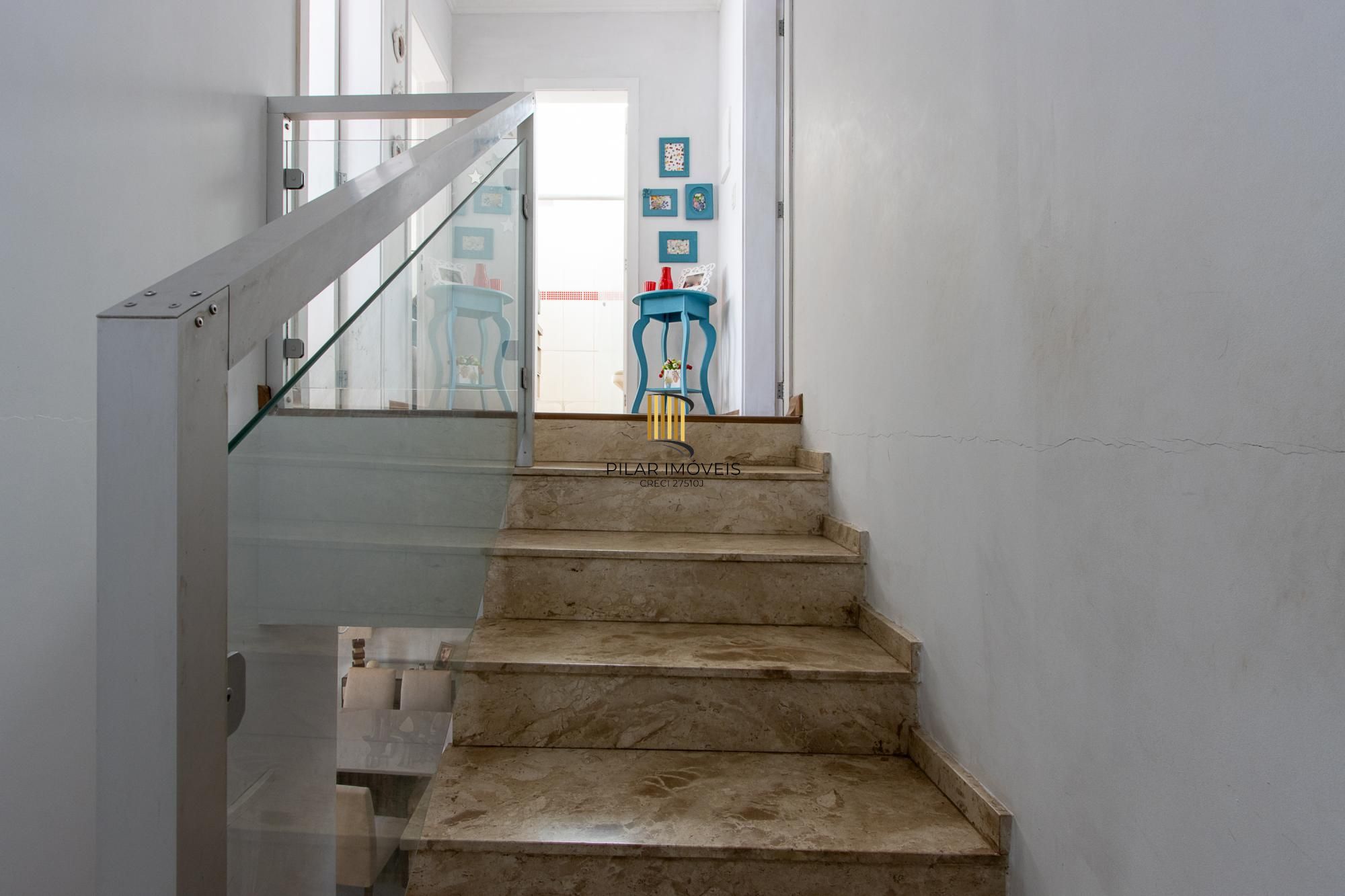 Casa com 3 dormitórios, suíte com closet e piscina no Condomínio Cinque Terre