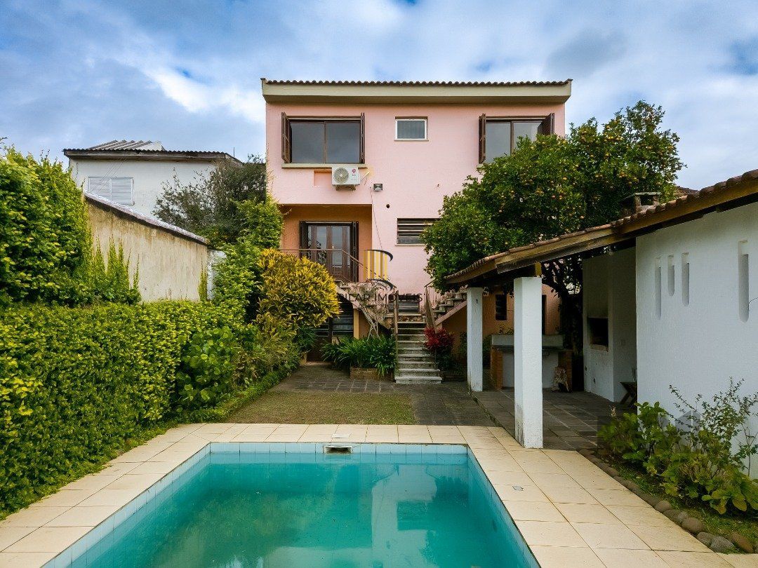 Casa 4 dormitórios no bairro Teresópolis