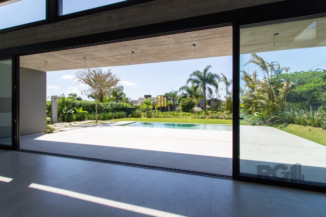 A Casa Le Mans, uma residência térrea de esquina com 389,48m2 de área coberta