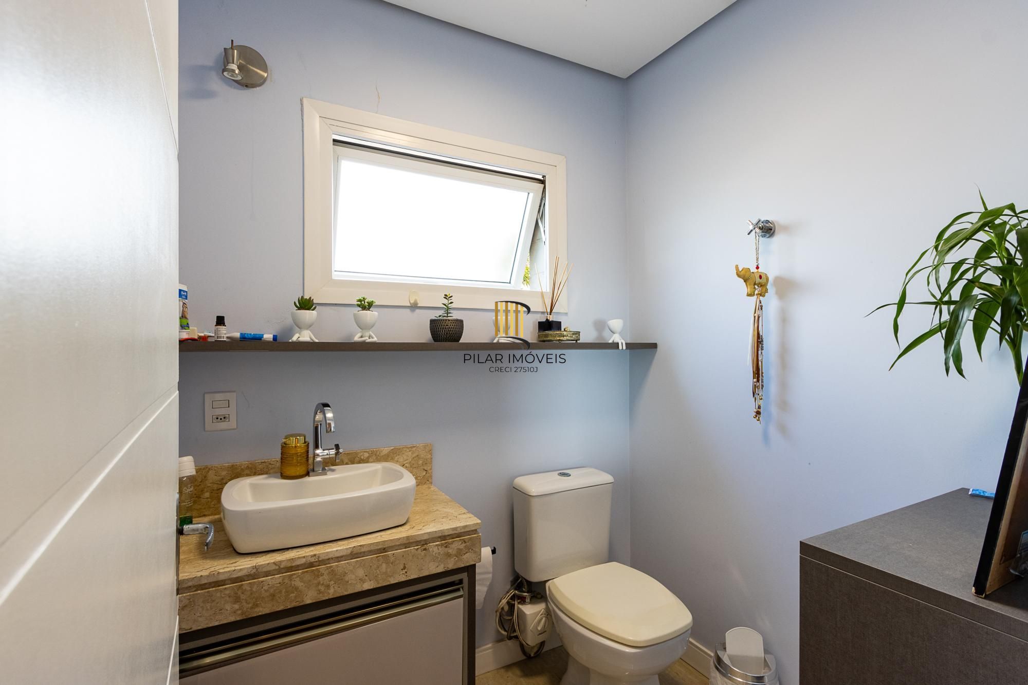 Casa 3 dormitórios no bairro Hípica