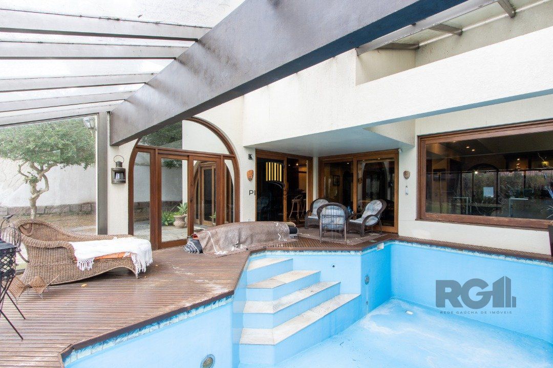 Casa para Venda - 645m², 4 dormitórios, sendo 4 suites, 11 vagas - Tristeza