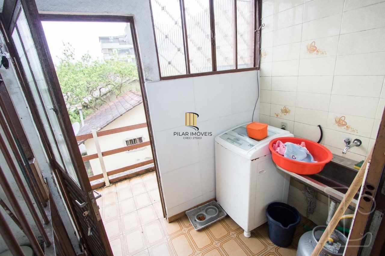Casa para Venda - 150m², 4 dormitórios, sendo 1 suites, 5 vagas - Teresópolis