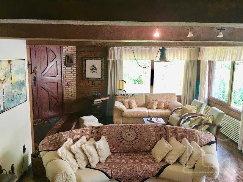 Casa para Venda - 570m², 3 dormitórios, sendo 1 suites, 2 vagas - Hípica