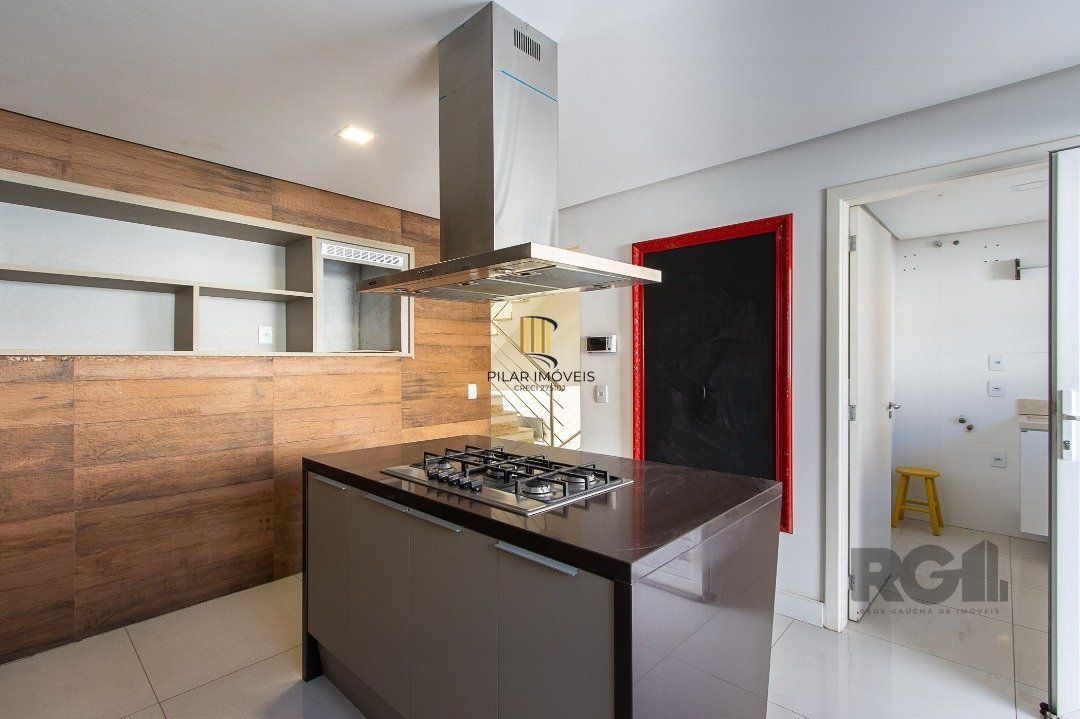 Casa 4 dormitórios no bairro Nonoai