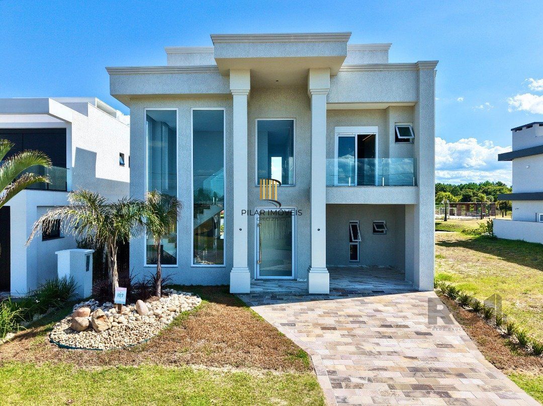 SOBRADO NEOCLÁSSICO  À VENDA A BEIRA LAGO  COM VISTA INCRÍVEL E JUNTO AO MAR - Pilar Imóveis