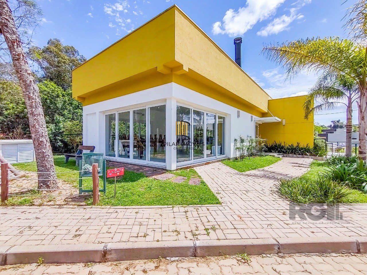 Casa em Condomínio à venda, bairro Campo Novo,  3 quartos (1 suite),  3 banheiros, 1 vaga
