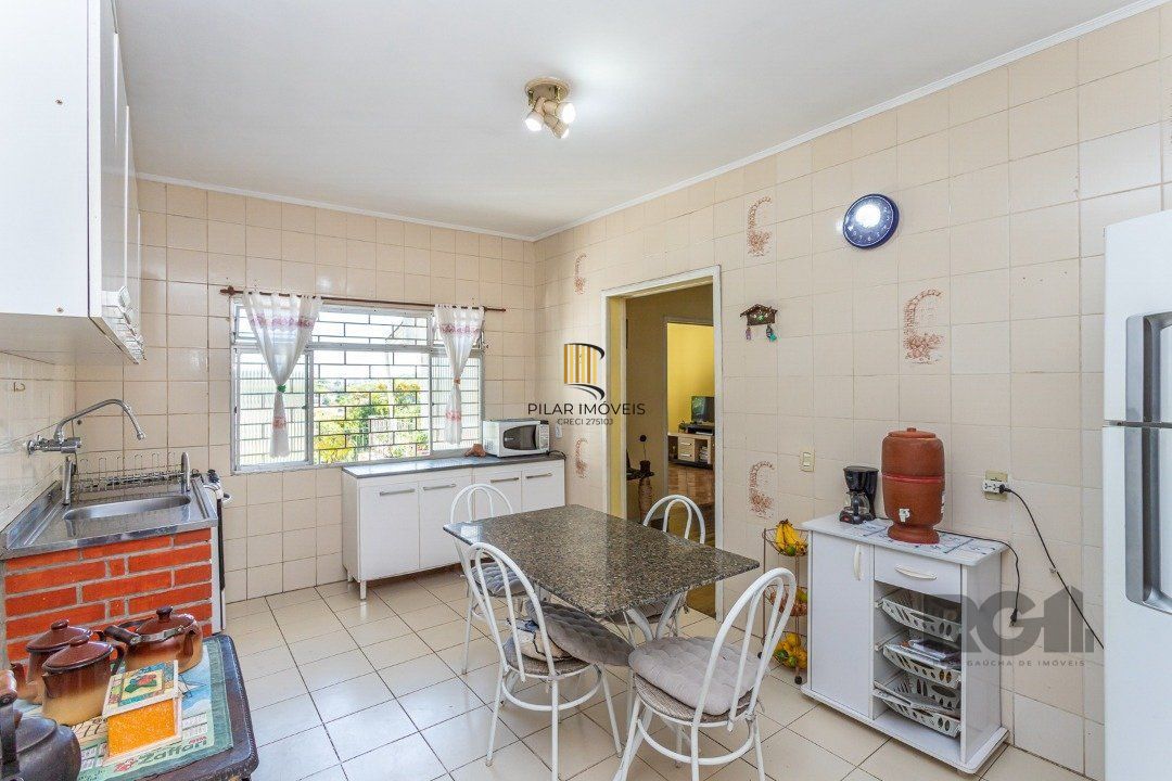 Casa com 3 Quartos à Venda, 293 m² por R$ 650.000