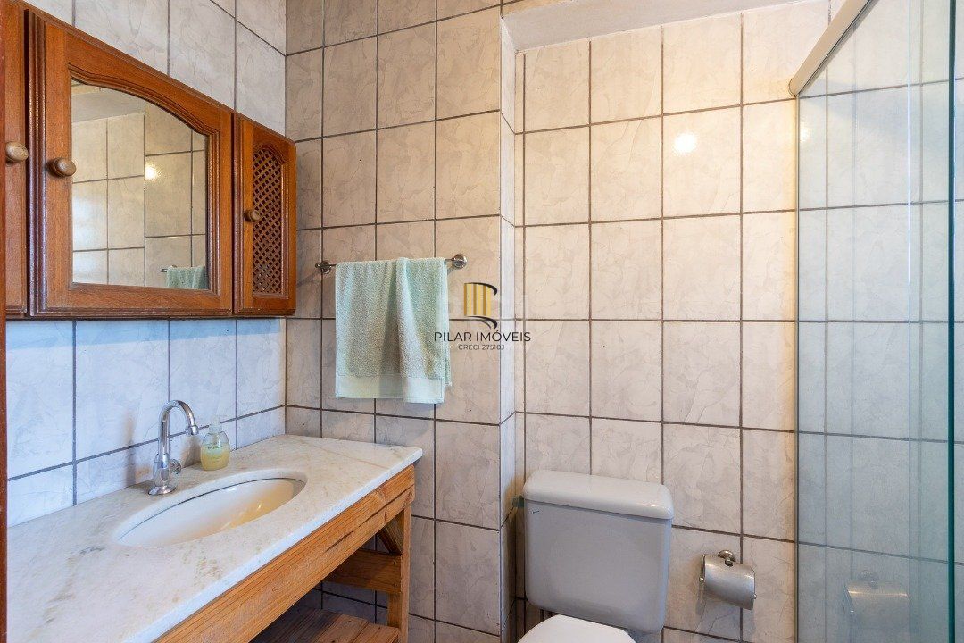Casa para Venda - 300m², 5 dormitórios, 2 vagas - Cavalhada