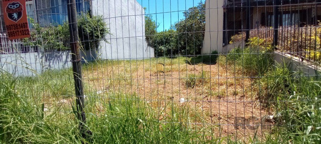Terreno plano, medindo 207,50. 8,30x25,00.
