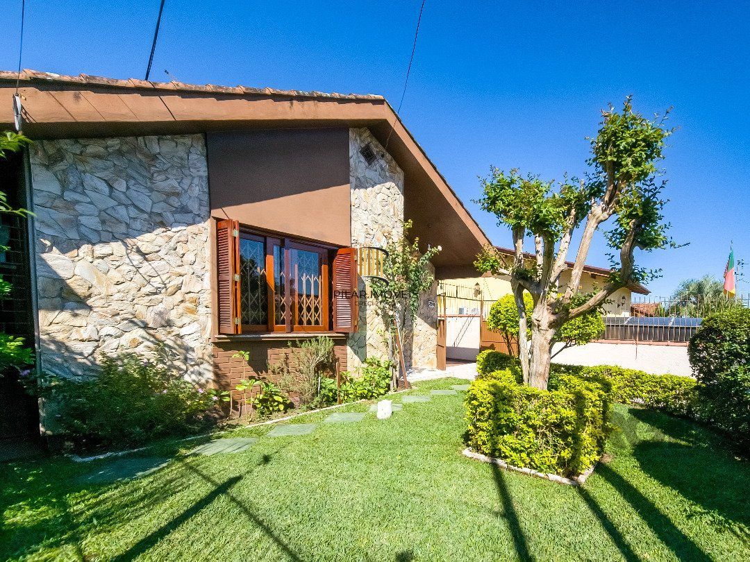 Casa 4 dormitórios no bairro Tristeza
