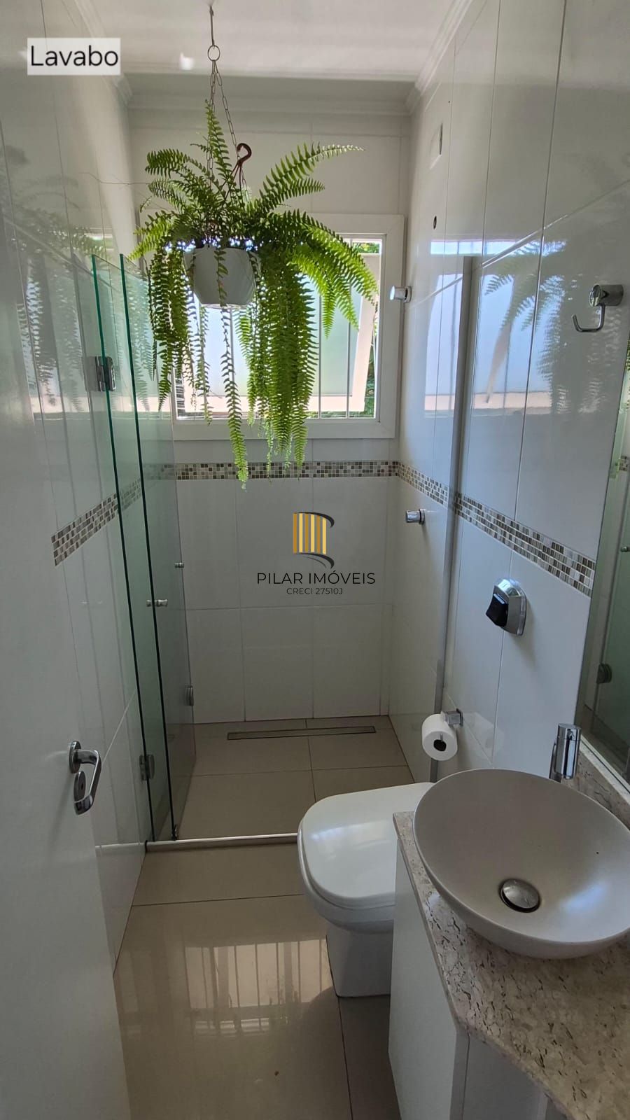 Excelente casa de 4 dormitórios, 1 suíte e 2 vagas em Novo Hamburgo.