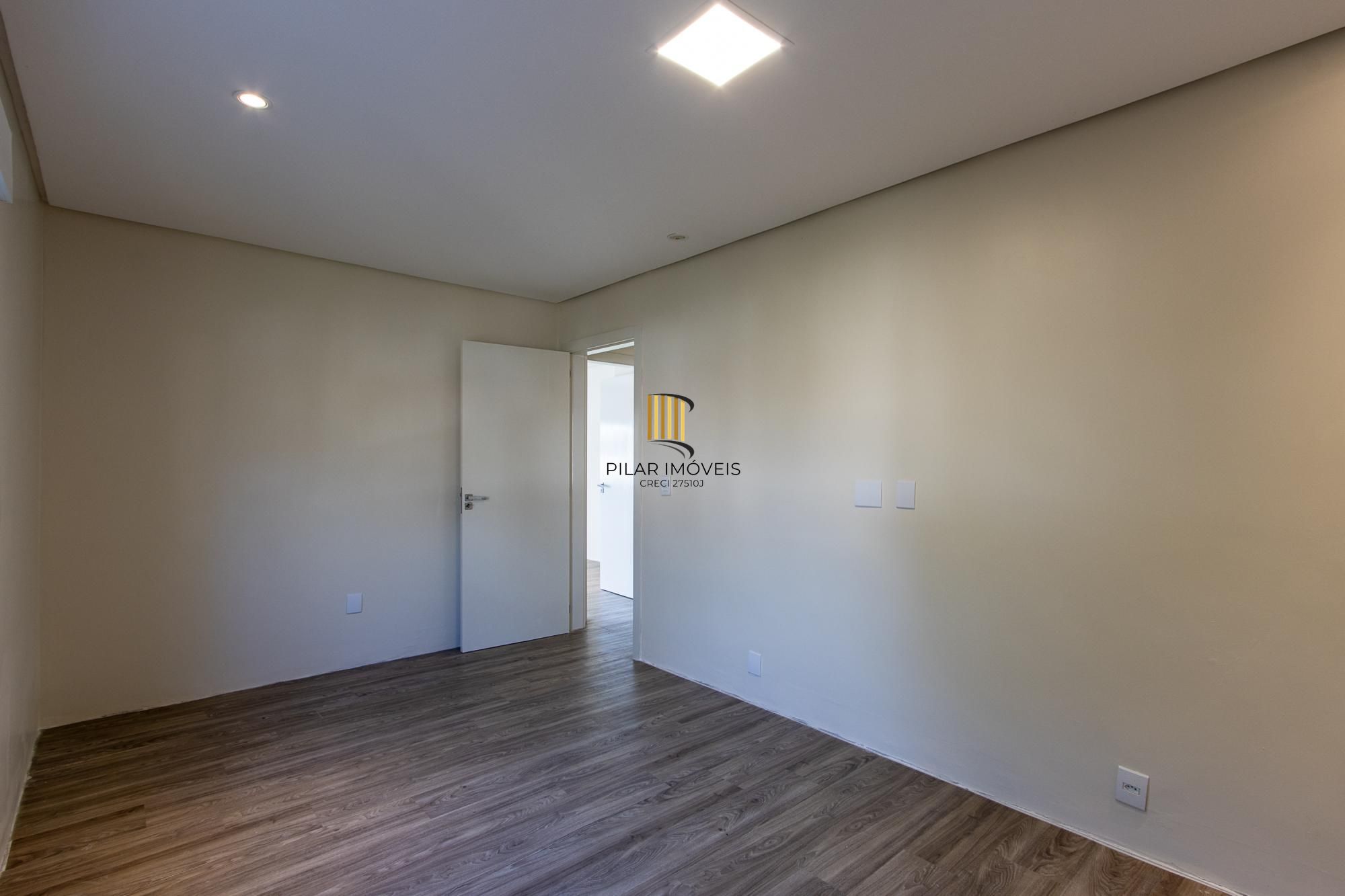 Casa de esquina à venda na Av. Copacabana | 3 dormitórios | 3 vagas |