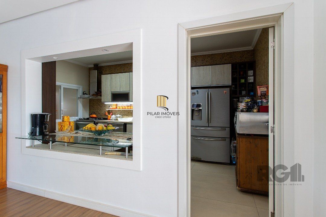 Apartamento com uma cobertura horizontal com 329,10 m² privativos com suíte