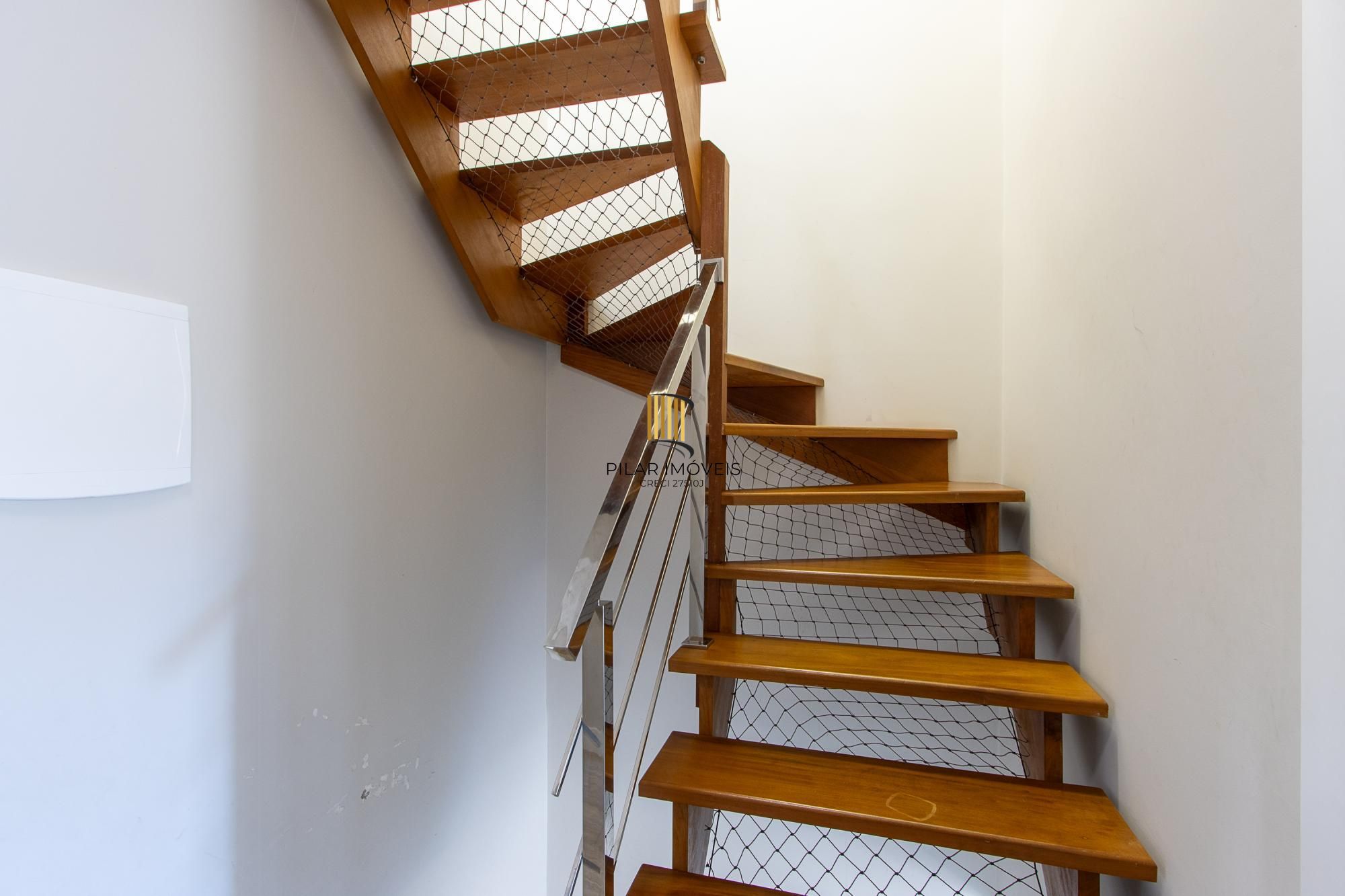 Ótima casa com 3dormitórios 1 suite no bairro Tristeza