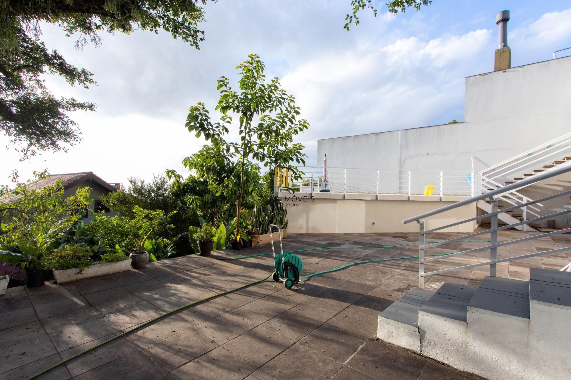 Casa 4 dormitórios com elevador