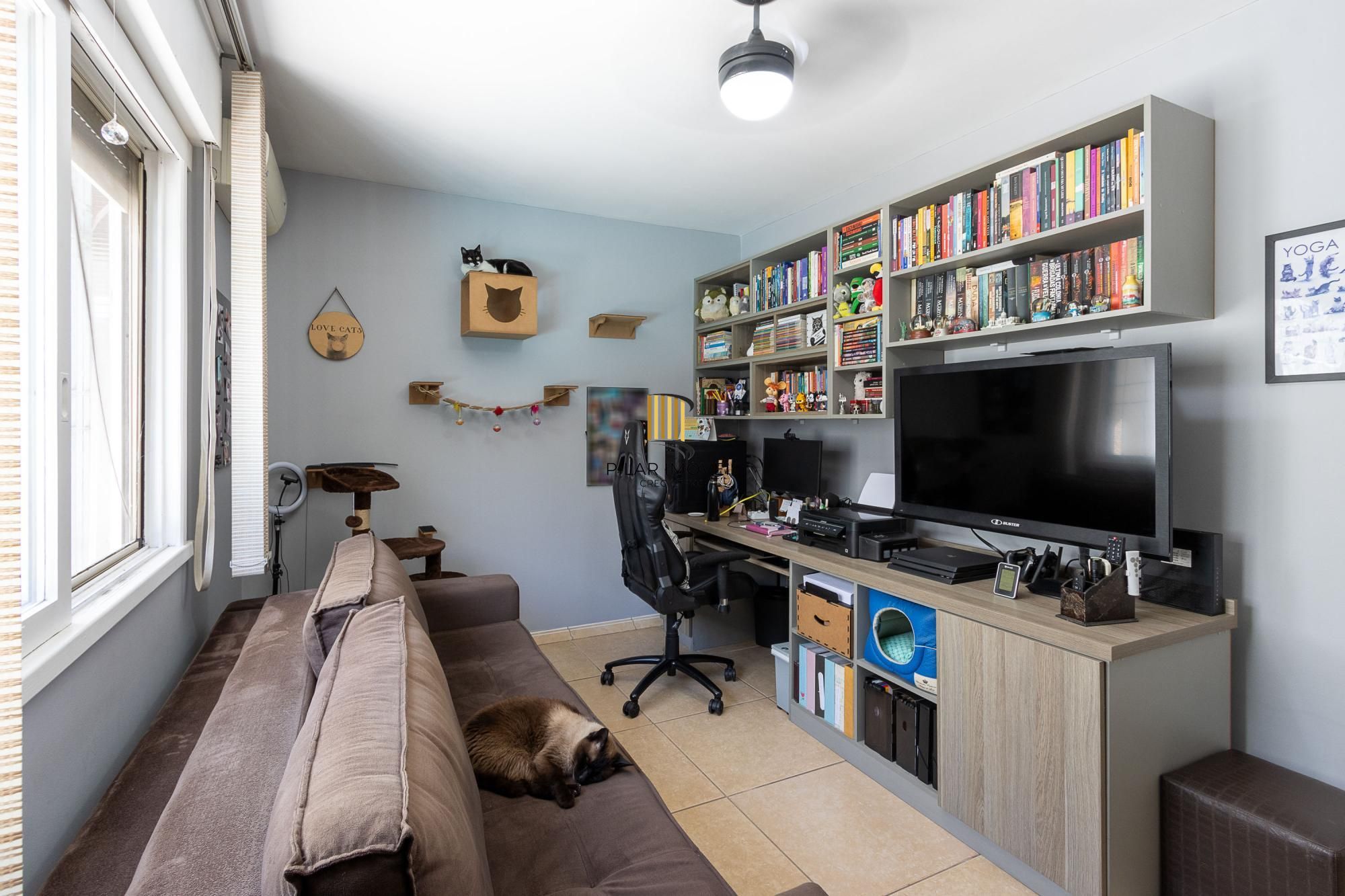 Casa de alvenaria, 4 dormitórios, 2 suítes, bairro Cristal.