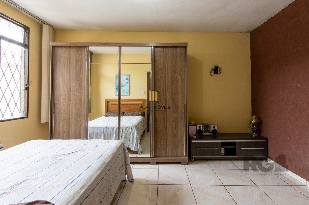 Casa térrea, 3 quartos, 2 banheiros, com pátio no Bairro Cavalhada