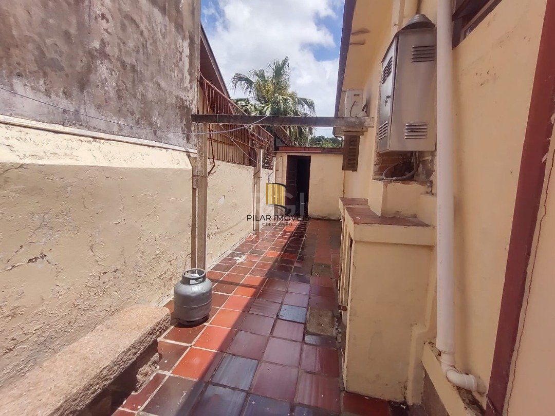 Casa para Venda - 265.1m², 3 dormitórios, 4 vagas - Guarujá