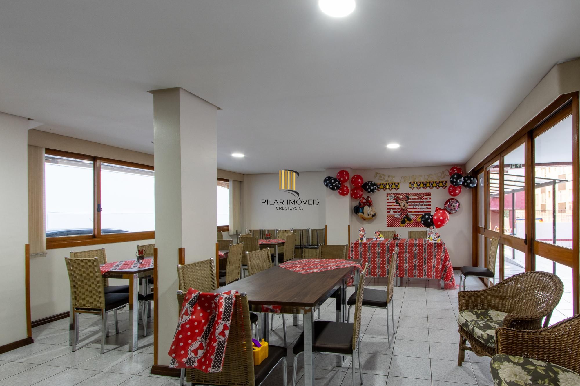 COBERTURA 2 QUARTOS, 2 VAGAS INDIVIDUAIS ESCRITURADAS, ELEVADOR - BAIRRO SANTO ANTONIO