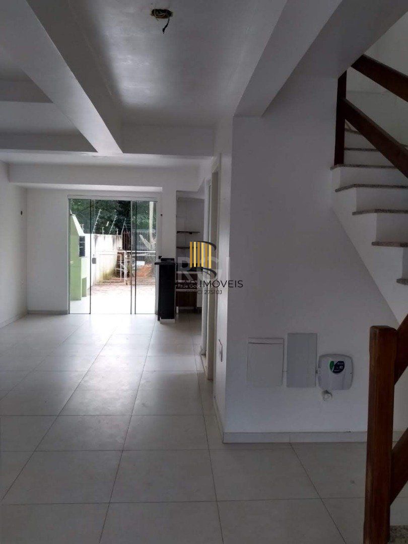 Casa linda com vista para o Rio com 3 pavimentos  com duas suíte