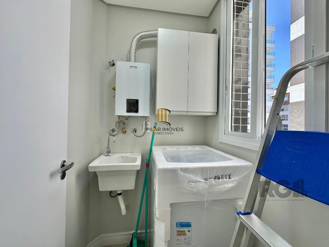 APARTAMENTO À VENDA COM SACADA DE FRENTE
