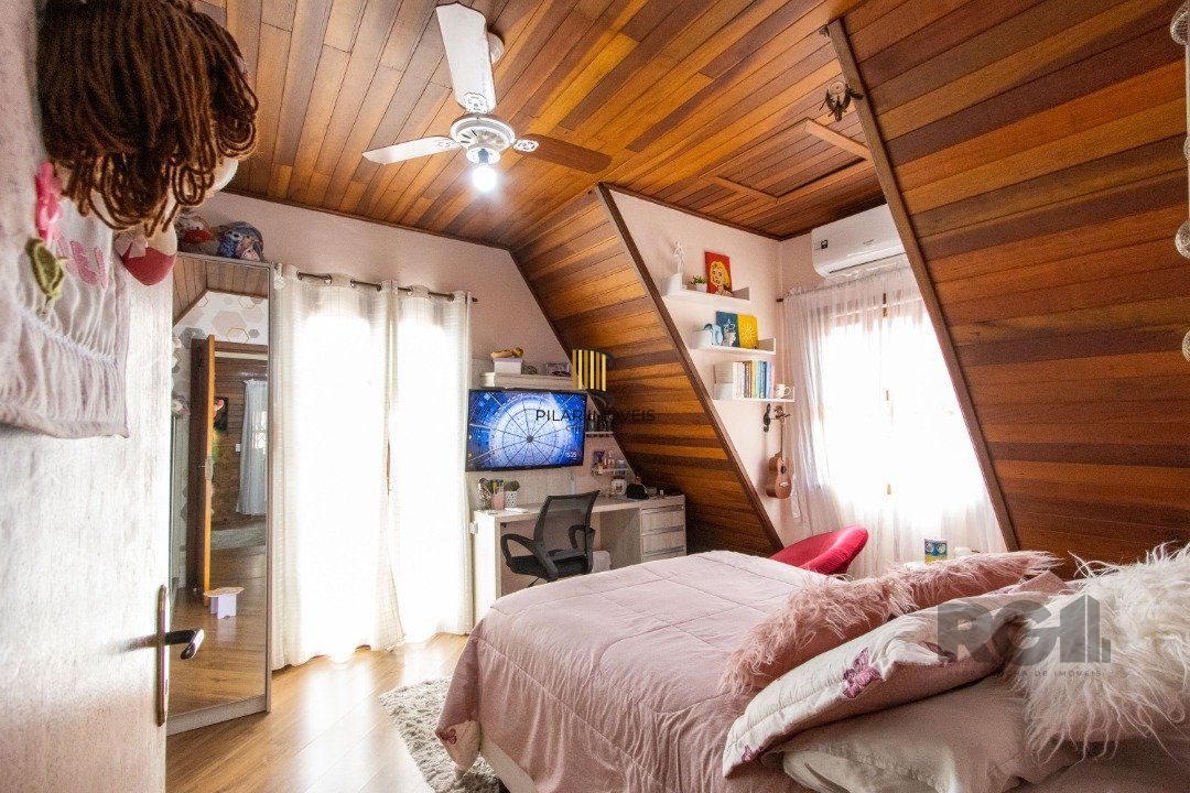 Casa em condomínio, 135m² privativos, 3 quartos, 2 vagas - Bairro Glória