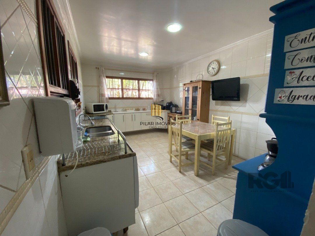 Casa para Venda - 350m², 4 dormitórios, sendo 4 suites, 4 vagas - Tristeza