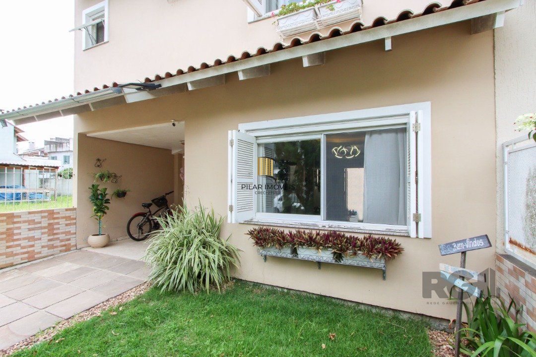 Casa 2 dormitórios no bairro Hípica