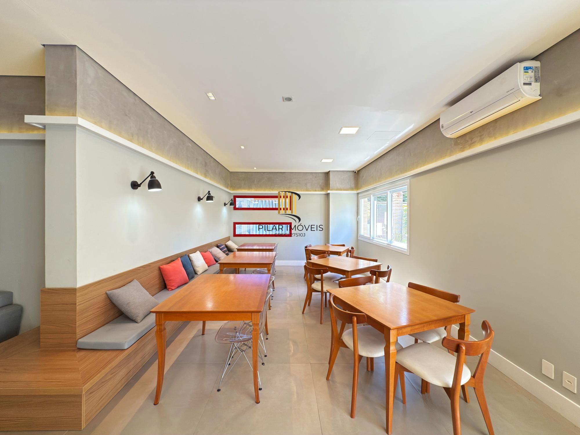 Apartamento 03 Suítes bairro Cristal, 88,97m² de área privativa, semimobiliada e 02 vagas de garagens cobertas.