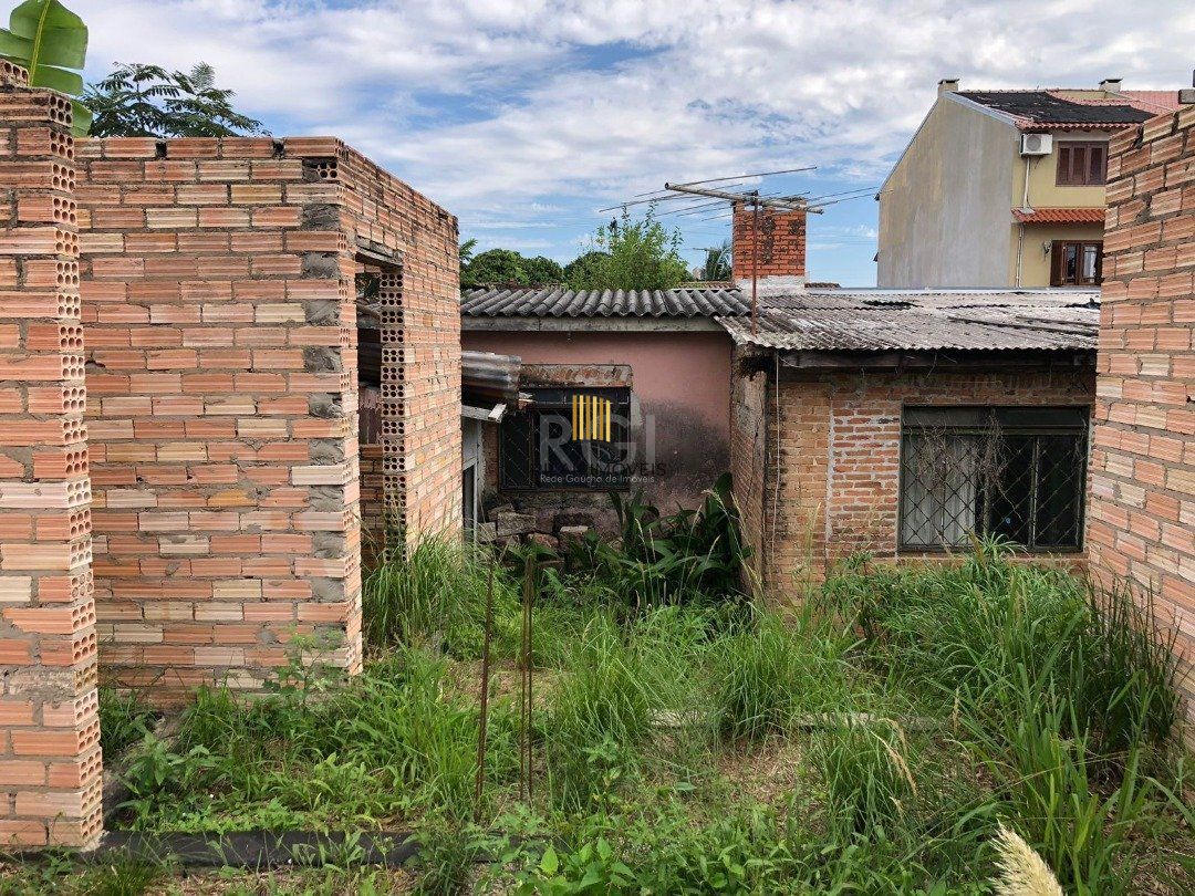 Terreno de 11x35 com projeto aprovado para duas casas de 167m2 com 3 dormitórios, amplo patio na frente e nos fundos.