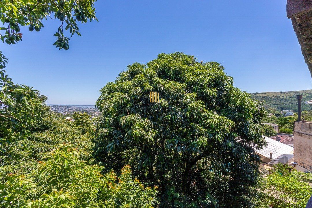 Casa 4 dormitórios, Altos da Vila Nova, Zona Sul, Porto Alegre.