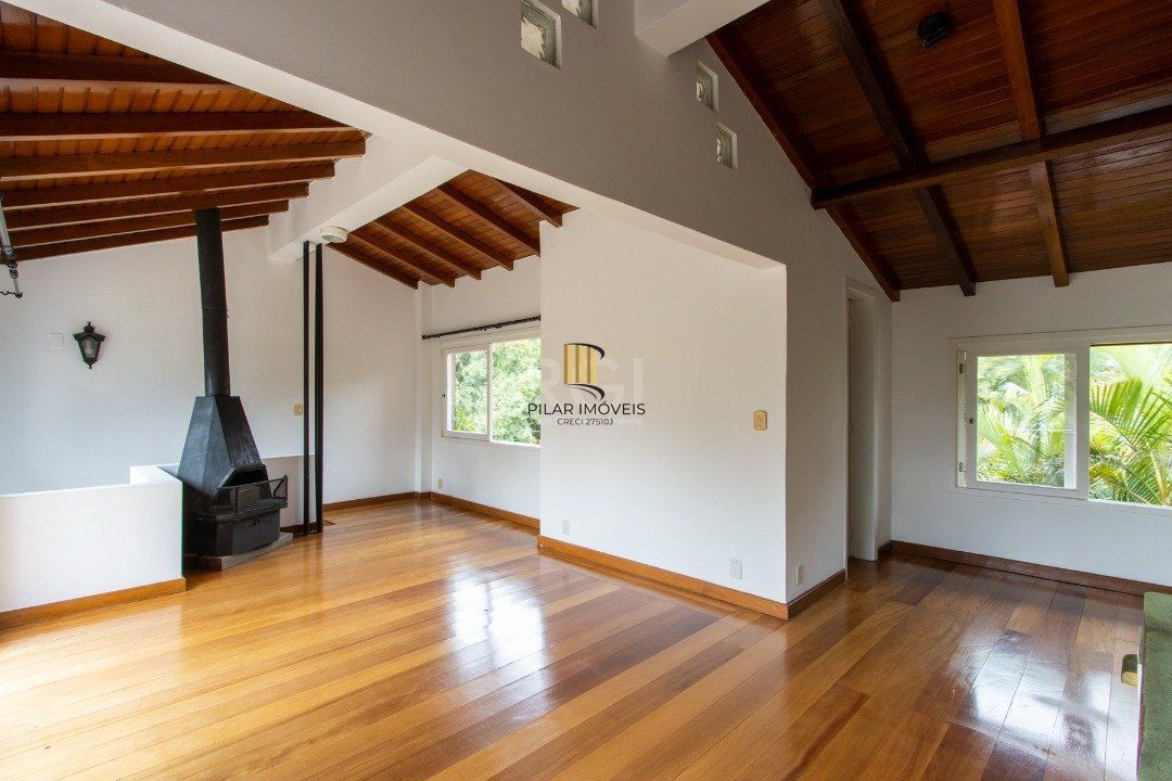 Sobrado com 300m² à venda, 3 quartos, 1 suite, 2 vagas - Bairro Espírito Santo