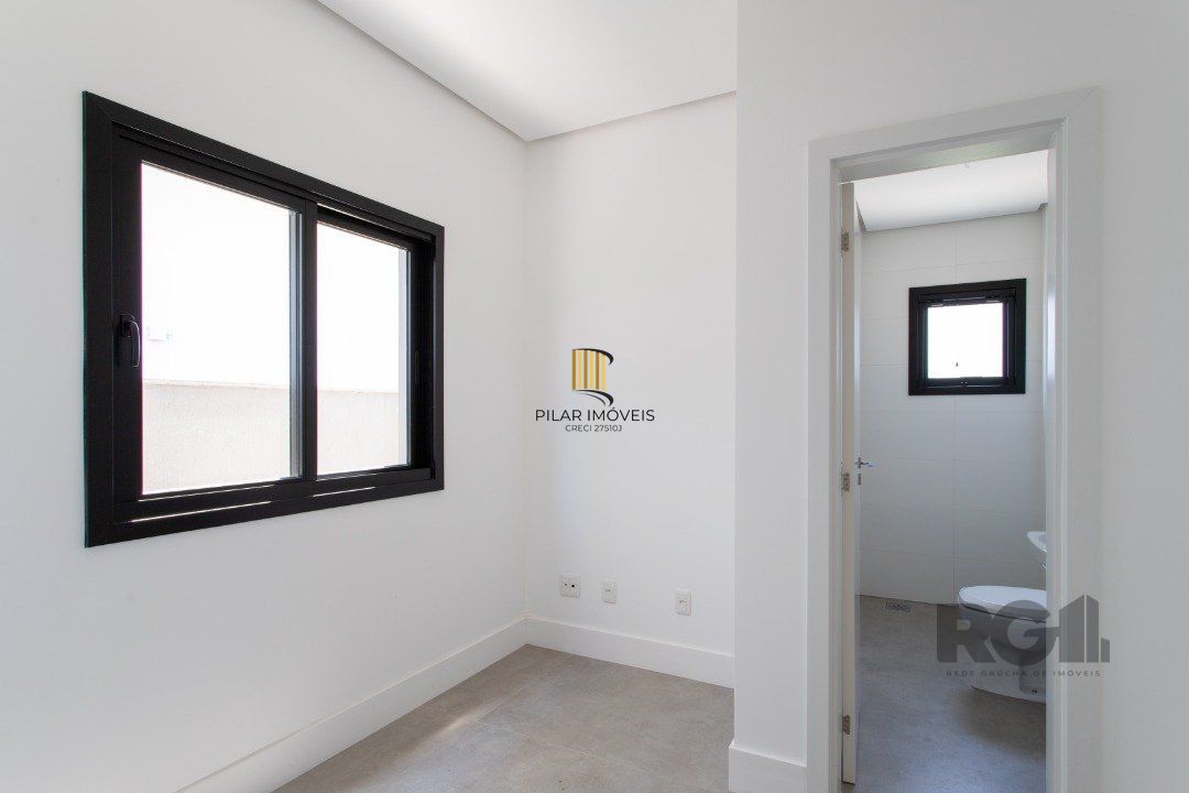 A Casa Le Mans, uma residência térrea de esquina com 389,48m2 de área coberta
