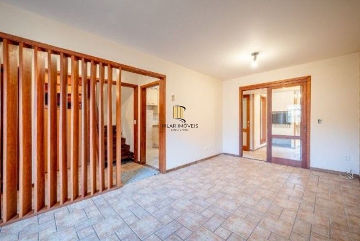 Casa 3 dormitórios, 1 suíte, 2 vagas - Bairro Camaquã