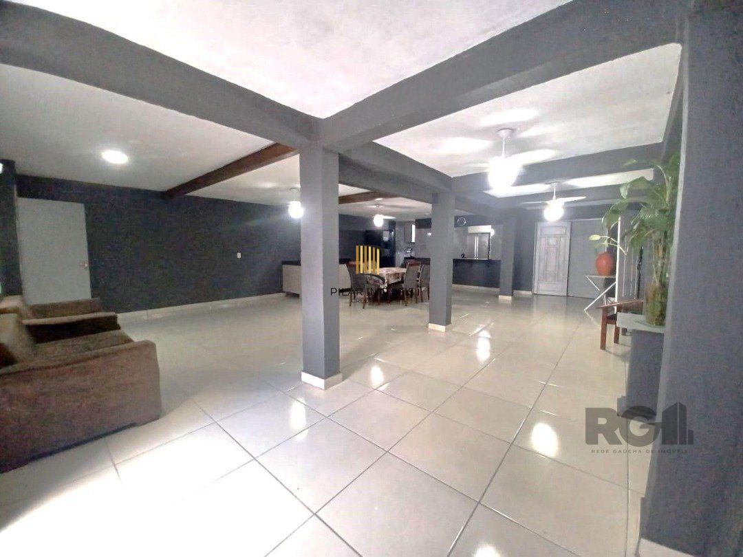Casa 4 dormitórios no bairro Navegantes