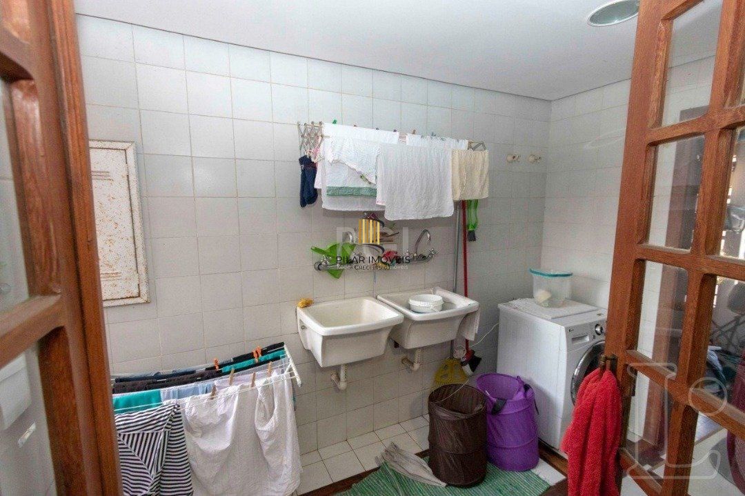 Casa para Venda - 349m², 4 dormitórios, sendo 1 suites, 3 vagas - Tristeza