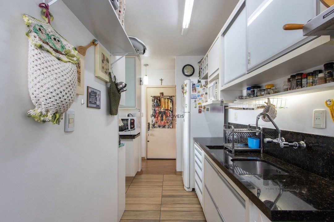 Apartamento 3 quartos, 2 banheiros, 1 vaga, condomínio com infra - Bairro Cristal
