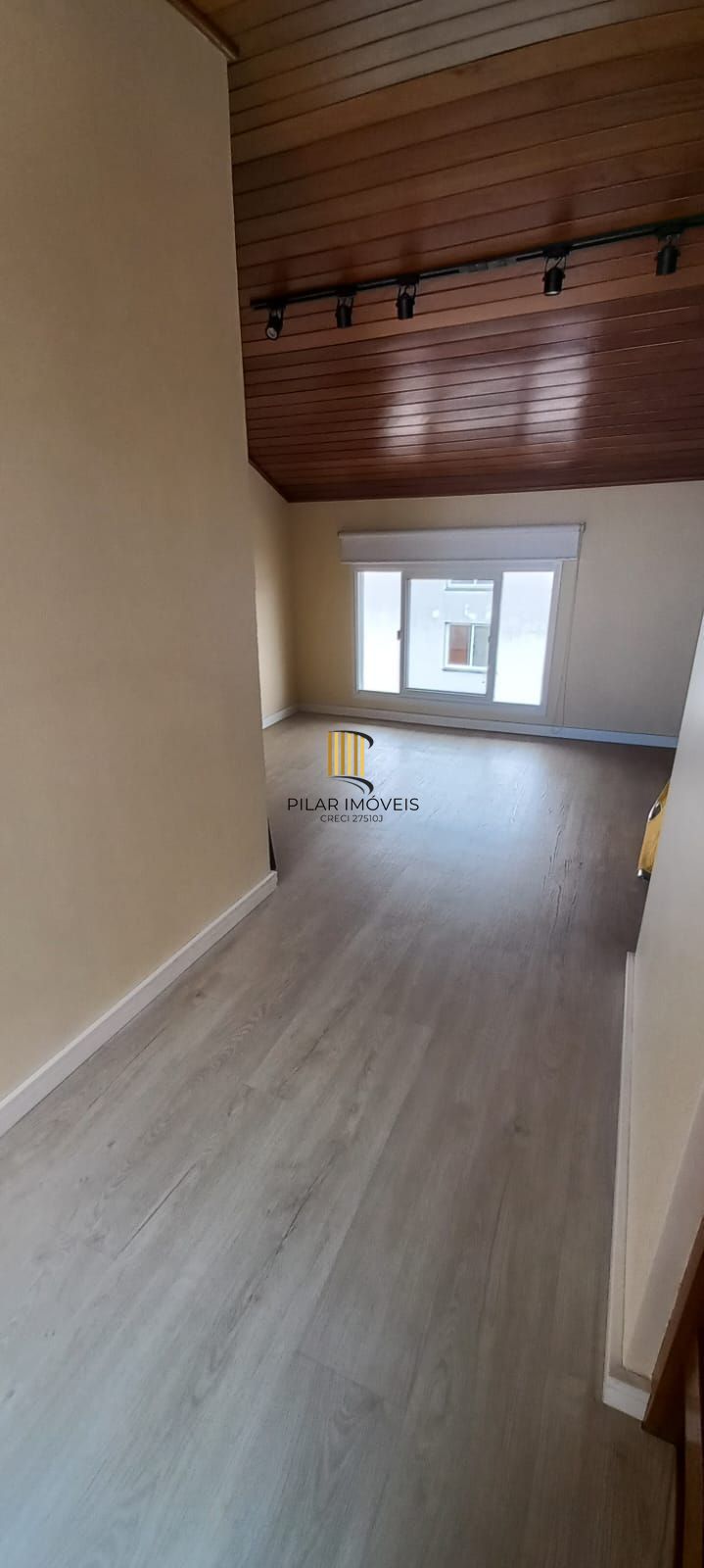 Res.Cond. Fechado 3 dormi banho social + aux. ,  sacada churras e box carro