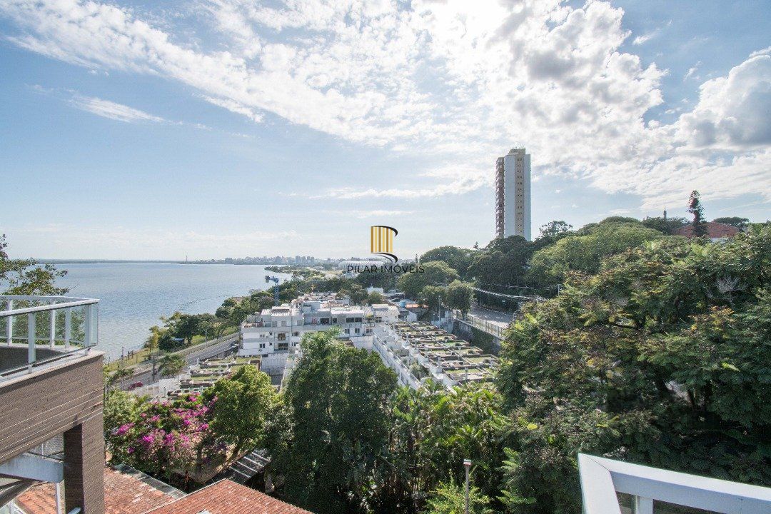 Cobertura de alto padrão, construtora Clave, vista perene para o Rio, 3 suítes, piscina, 3 vagas cobertas.