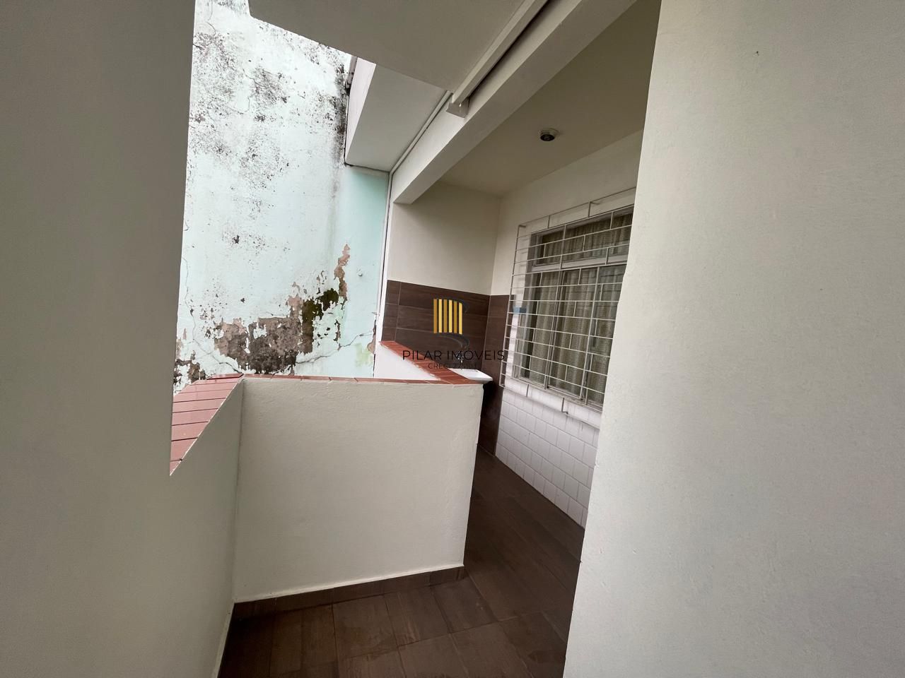 Terreno amplo com 690m², com duas casas construídas para moradia ou investyirdores!!