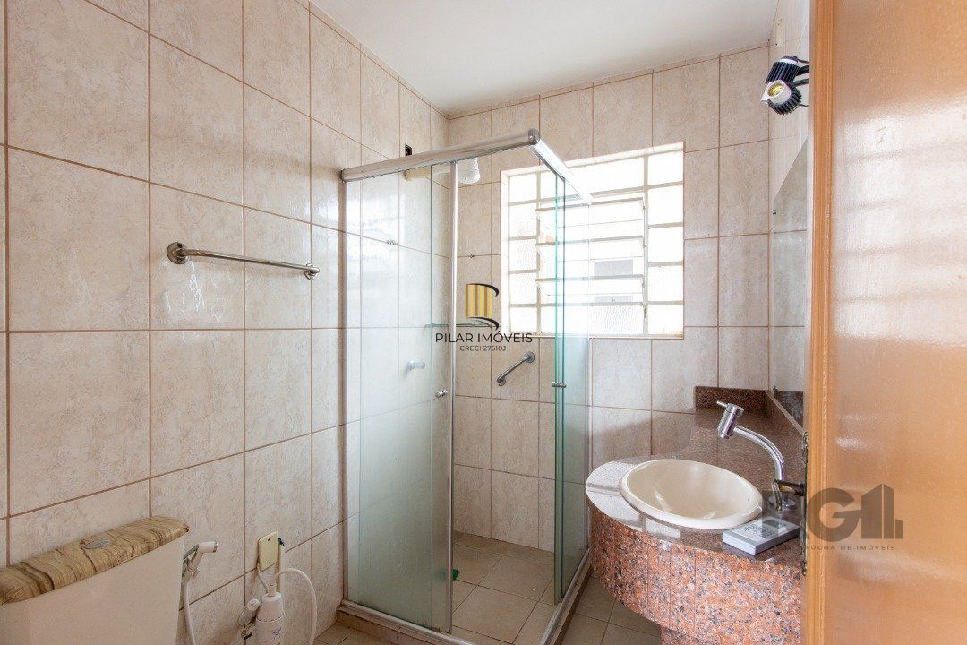 Apartamento térreo, com pátio, 2 quartos - Bairro Menino Deus