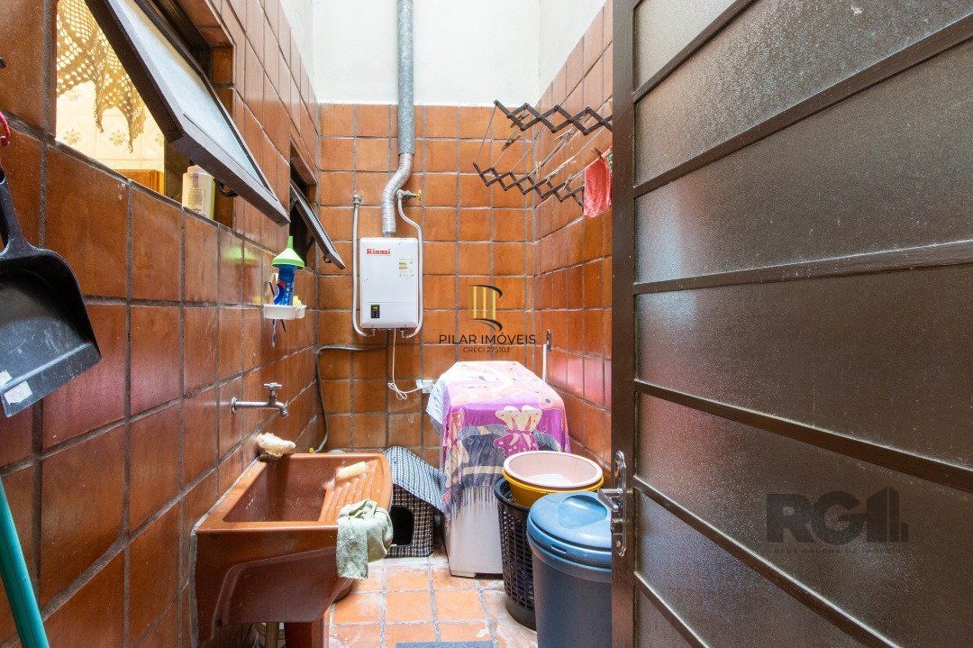 Casa para Venda - 500m², 4 dormitórios, sendo 1 suites, 4 vagas - Coronel Aparício Borges