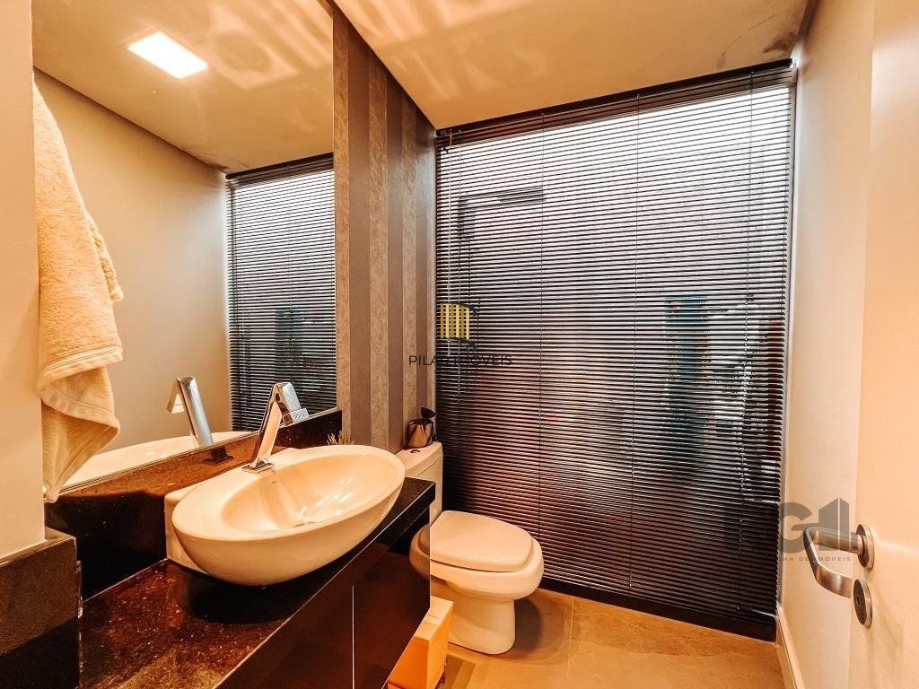 Excelente residência com aproximadamente 219m² privativos,