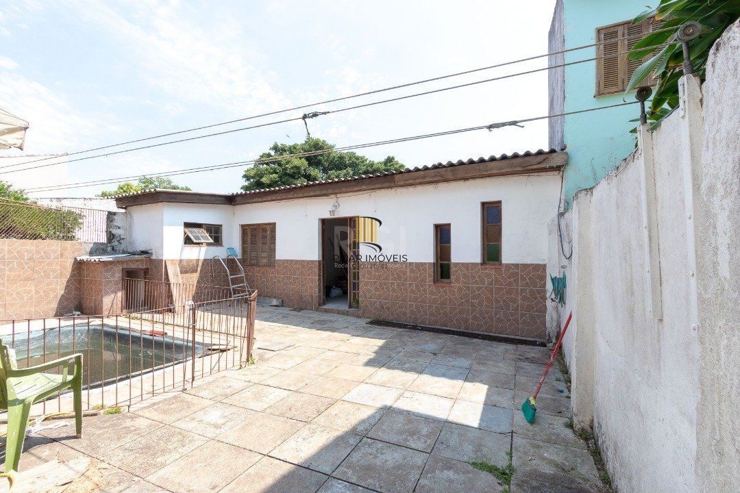 Casa para Venda - 149.99m², 6 dormitórios, sendo 2 suites, Nonoai