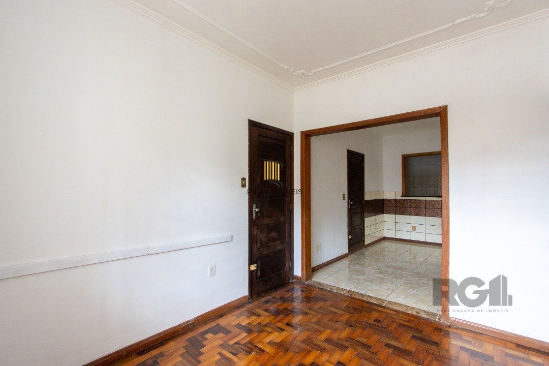 Apartamento térreo, com pátio, 2 quartos - Bairro Menino Deus