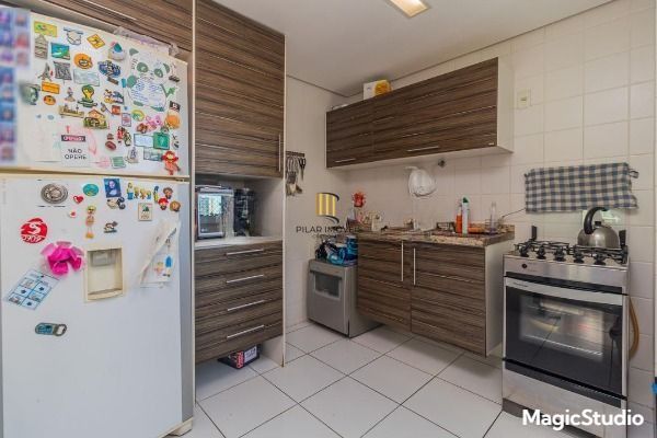 Vende apartamento no Bairro Passo da Areia - Porto Alegre