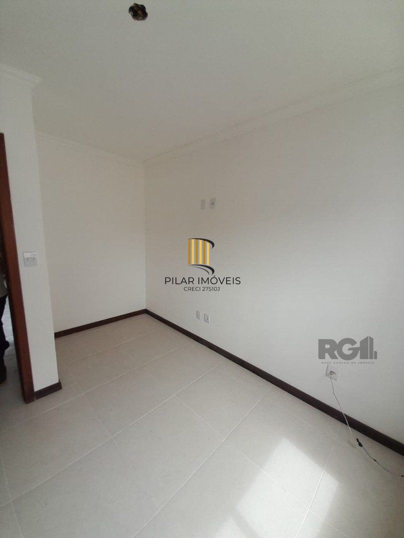 Casa de Condomínio 3 dormitórios no bairro Camaquã