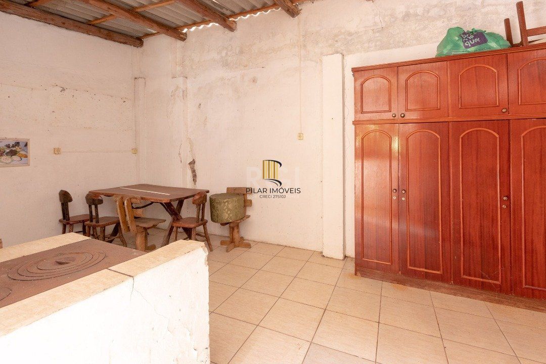 Casa para Venda - 220m², 3 dormitórios, sendo 2 suites, 2 vagas - Coronel Aparício Borges