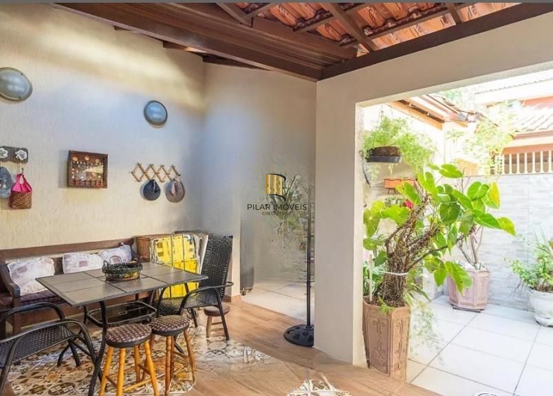 Linda casa com 3 dormitórios, sendo 1 Suíte, Sala Ampla no Condomínio de Ótima Localização