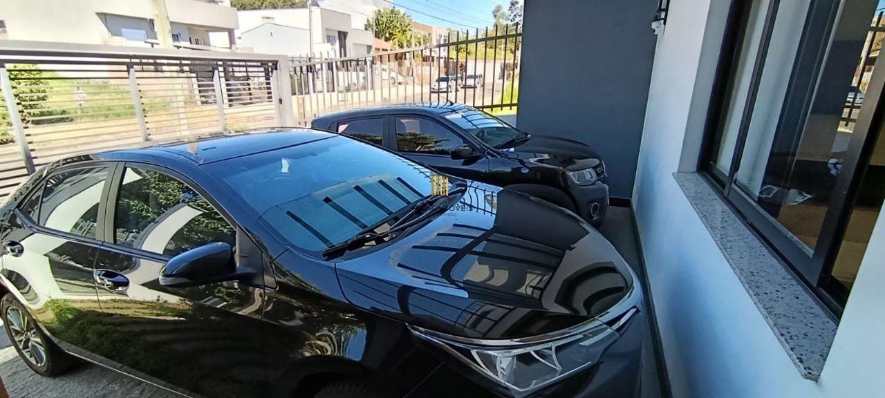 Excelente casa de alvenaria, 4 dormitórios, 2 suítes e 2 vagas de garagem.